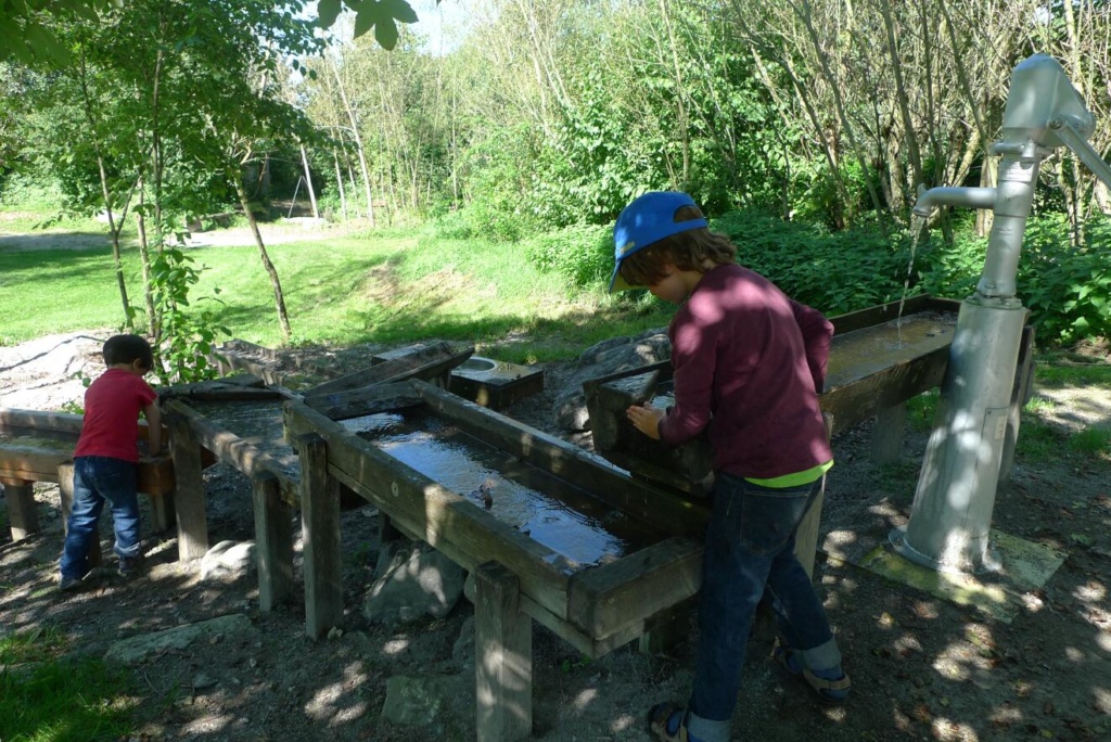 Wasserspielplatz auf dem Wohnheimsareal der Haslachmühle