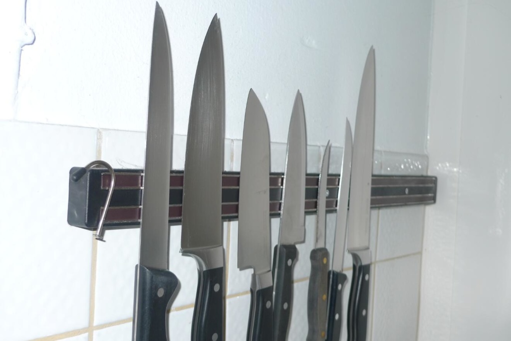scharfe Kochmesser (bitte nicht in die Spülmaschine)